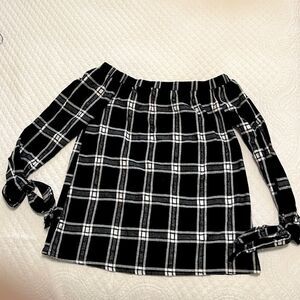 Gibson Latimer Plaid Flannel Off the Shoulder Top with Tie Sleeves - Size S